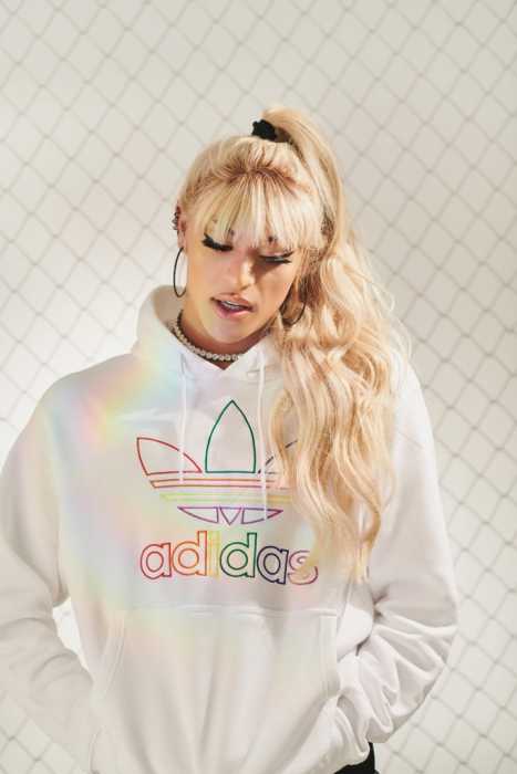 Дрэг-квин Паблло Виттар стала лицом прайд-коллекции Adidas