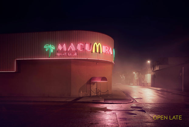 Креативные принты рассказали, что McDonald's открыт допоздна