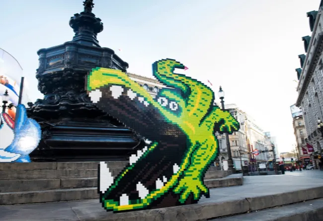 Британские памятники «реконструировали» с помощью деталей Lego