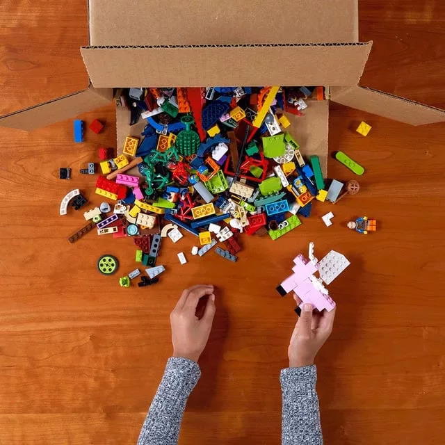 LEGO собирает старые кубики, моет их и передает дальше