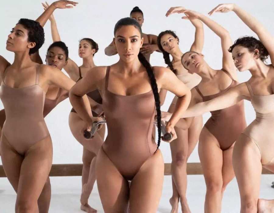 Ким Кардашьян выбрала полных моделей для рекламы своего бренда Skims