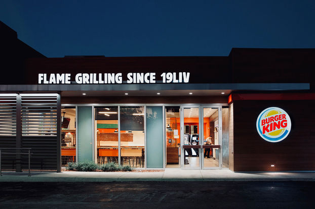 Burger King изменил вывески на ресторанах в честь Super Bowl