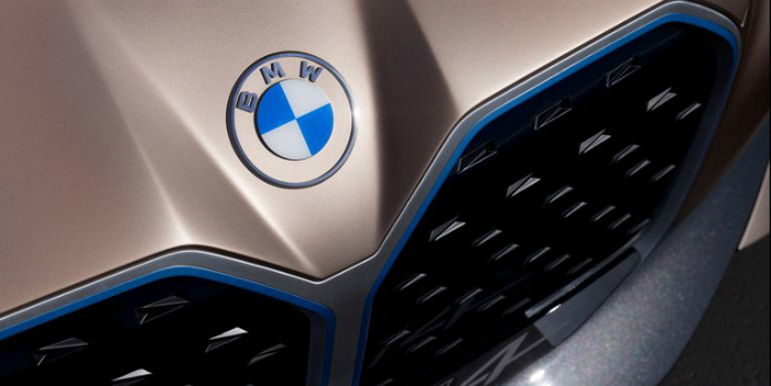 BMW избавилась от черного ободка в новом логотипе