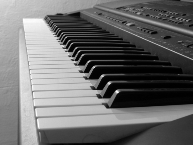 Как выбрать синтезатор на клавиатуре?