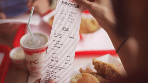 KFC превратил чеки в салфетки, чтобы покупатели могли есть руками