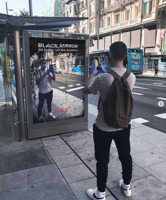 В Мадриде появилась реклама нового сезона «Черного зеркала» в виде зеркала