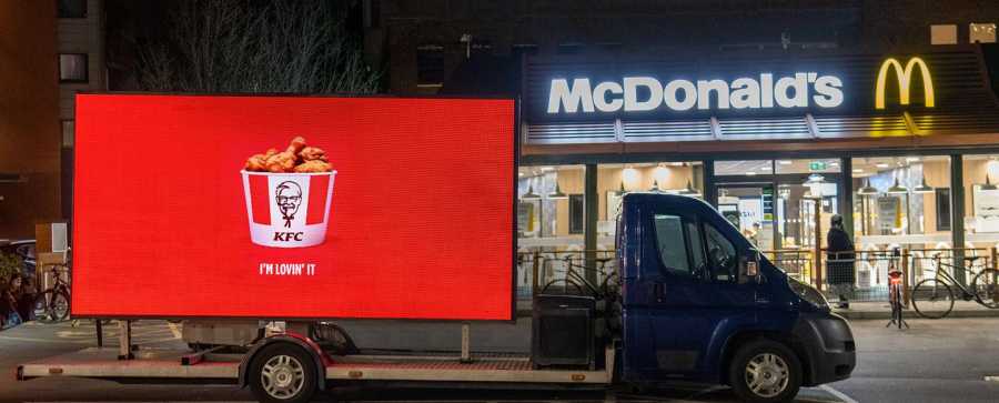 KFC примерил на себя слоганы других брендов
