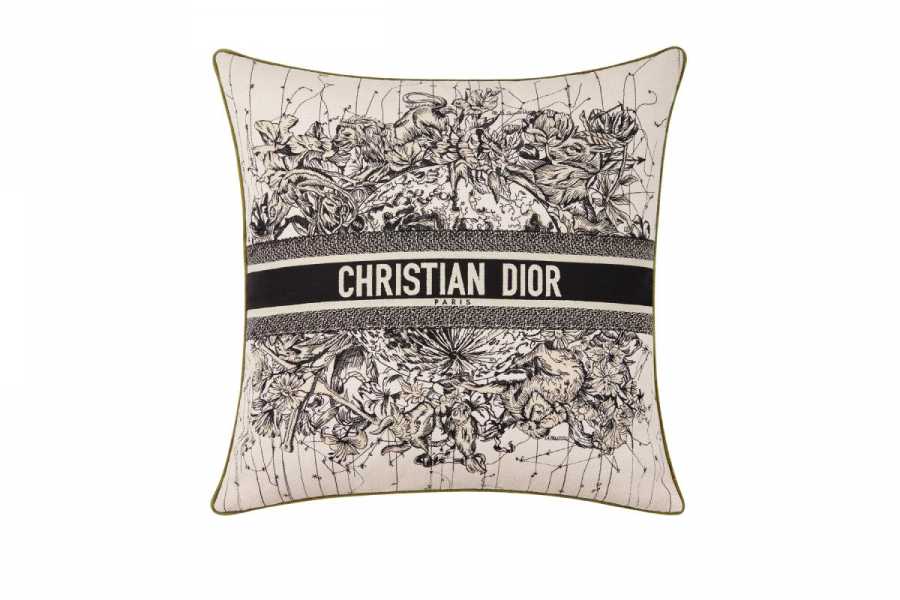 Dior выпустил посуду и подушки с рисунками художника Пьетро Руффо