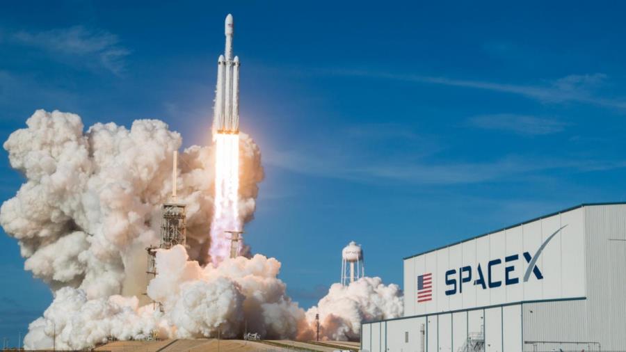 SpaceX запустит в космос канадский спутник для показа рекламы с орбиты