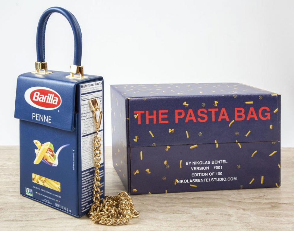 Дизайнер создал сумку в виде упаковки макарон Barilla