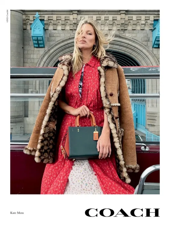 Coach показал новую кампанию с Дженнифер Лопес и Кейт Мосс Coach показал новую кампанию с Дженнифер Лопес и Кейт Мосс