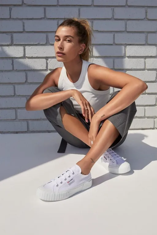 Хейли Бибер снялась в новой кампании бренда Superga