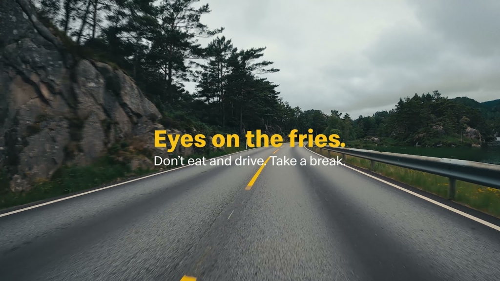 McDonald’s призвал водителей не спускать глаз с фри в социальной кампании
