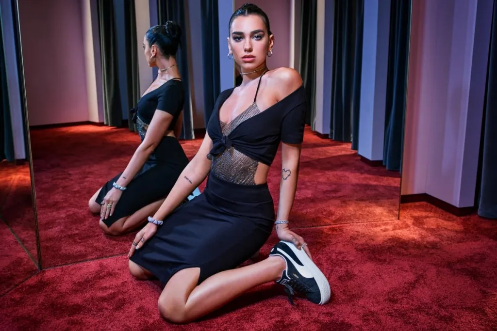 Дуа Липа представила новую расцветку кроссовок Suede Mayu от Puma