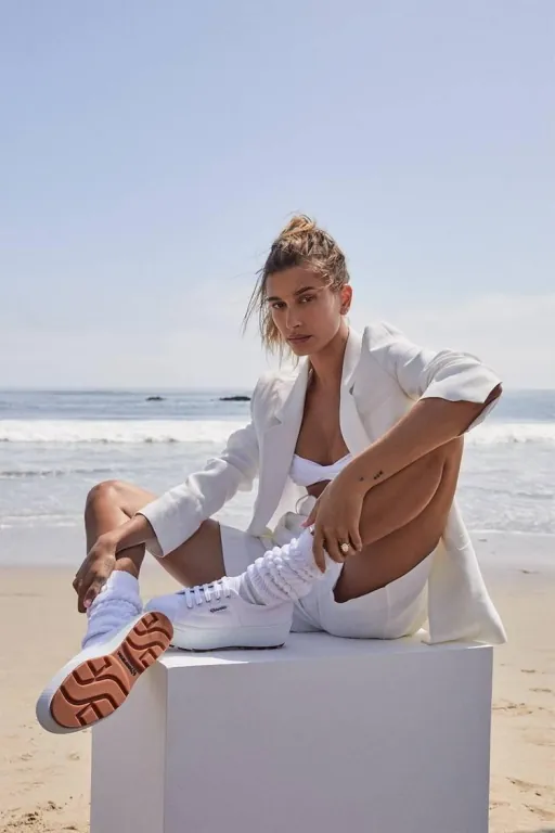 Хейли Бибер снялась в новой кампании бренда Superga