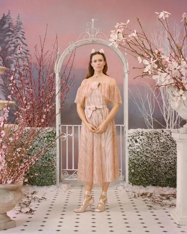 Charli XCX и Наташа Лионн снялись в лукбуке новой коллекции Rodarte Charli XCX и Наташа Лионн снялись в лукбуке новой коллекции Rodarte