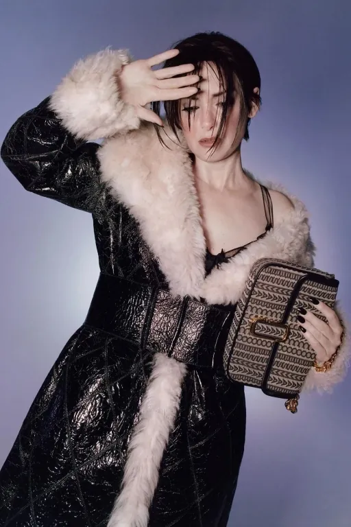 Вайнона Райдер снялась в кампании новой сумки Marc Jacobs Вайнона Райдер снялась в кампании новой сумки Marc Jacobs