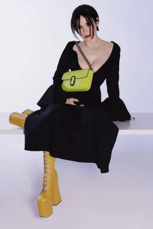 Вайнона Райдер снялась в кампании новой сумки Marc Jacobs Вайнона Райдер снялась в кампании новой сумки Marc Jacobs
