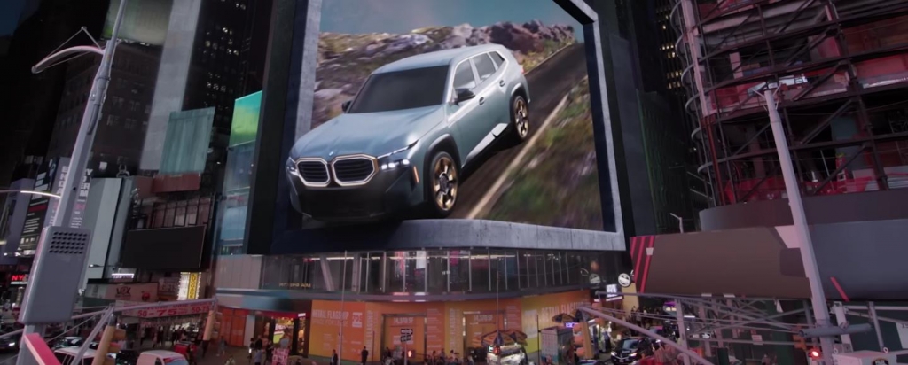 BMW превратил билборд в Таймс-Сквер в 3D-дорогу