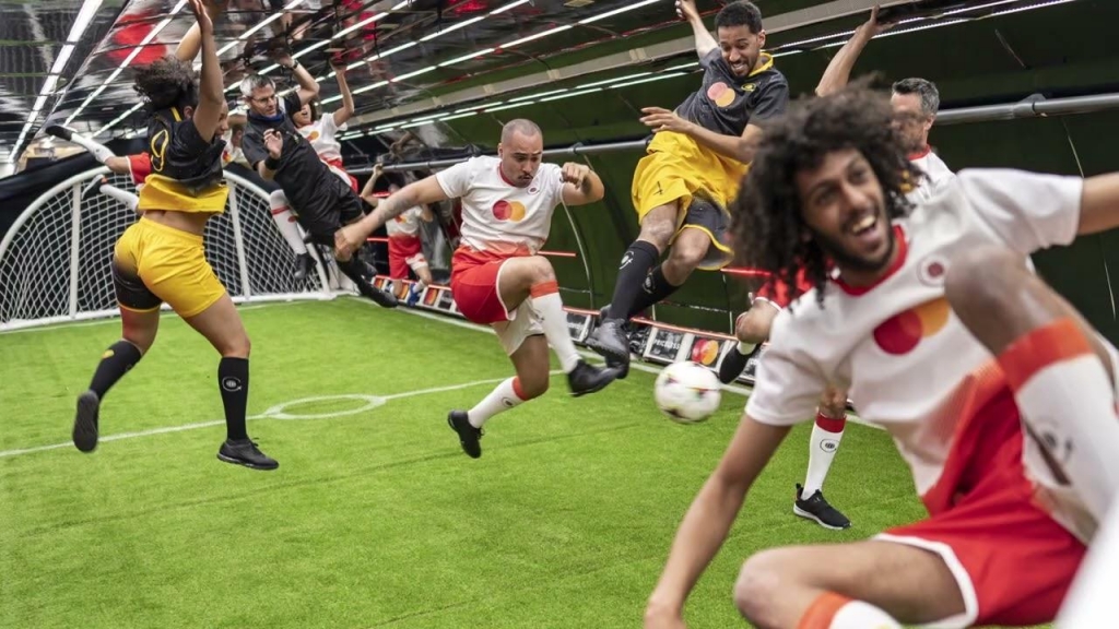 Mastercard установил мировой рекорд, проведя футбольный матч в условиях невесомости