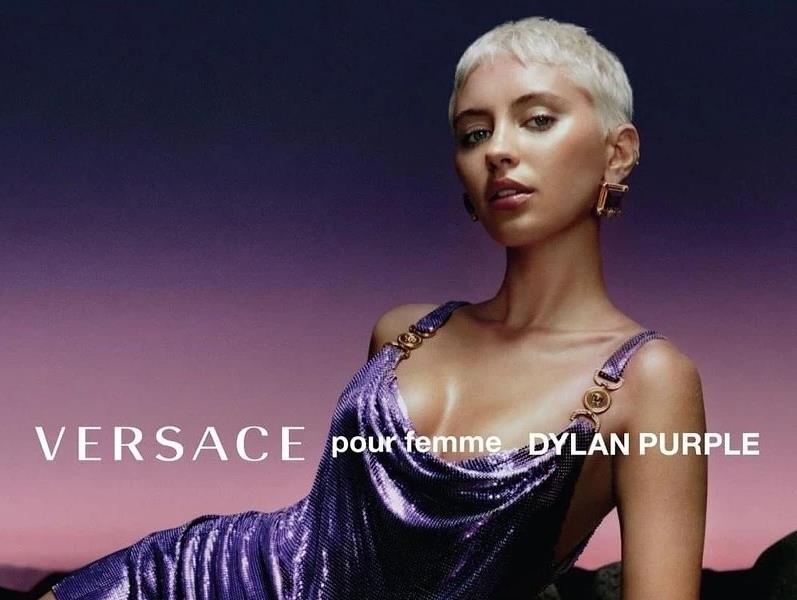 Дочь Джуда Лоу Айрис стала лицом новой кампании Versace
