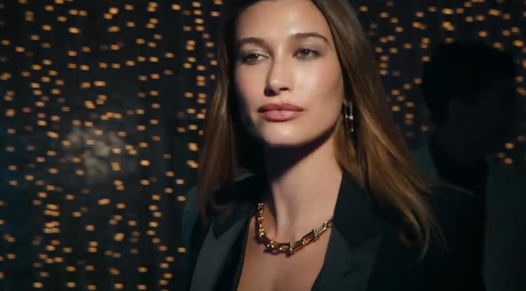 Хейли Бибер стала лицом праздничной кампании Tiffany & Co