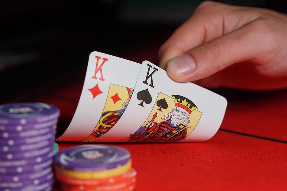 Слоты или покер. Что лучше выбрать в онлайн-казино