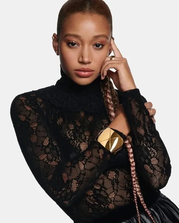 Chanel показал новую кампанию ювелирной серии Coco Crush Chanel показал новую кампанию ювелирной серии Coco Crush