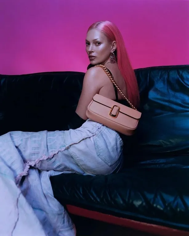 Кейт Мосс стала лицом новой кампании Marc Jacobs Кейт Мосс стала лицом новой кампании Marc Jacobs