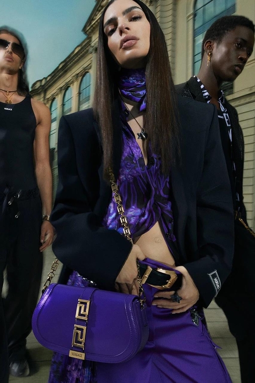 Эмили Ратаковски снялась в кампании Versace