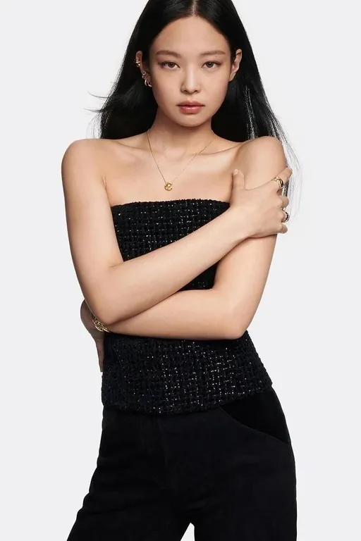 Chanel показал новую кампанию ювелирной серии Coco Crush Chanel показал новую кампанию ювелирной серии Coco Crush