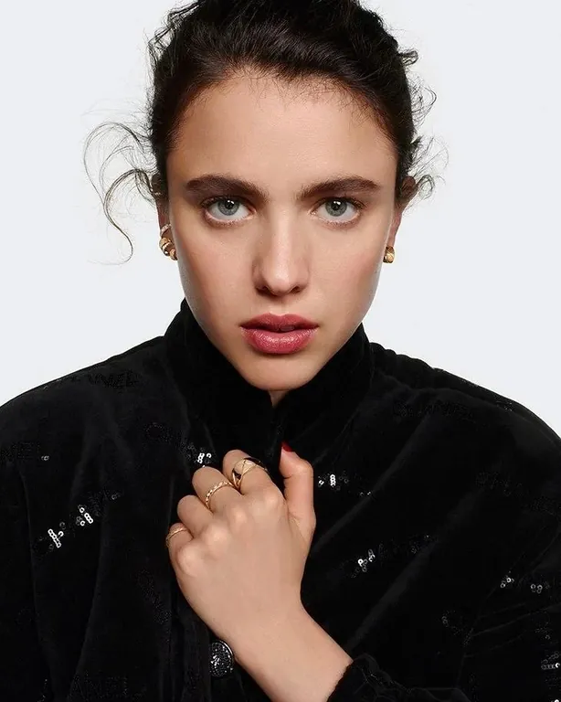 Chanel показал новую кампанию ювелирной серии Coco Crush Chanel показал новую кампанию ювелирной серии Coco Crush