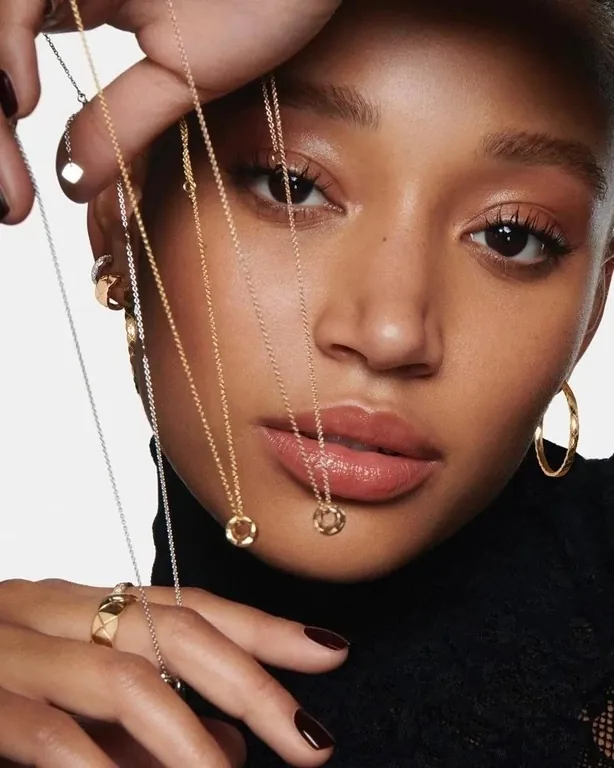 Chanel показал новую кампанию ювелирной серии Coco Crush Chanel показал новую кампанию ювелирной серии Coco Crush