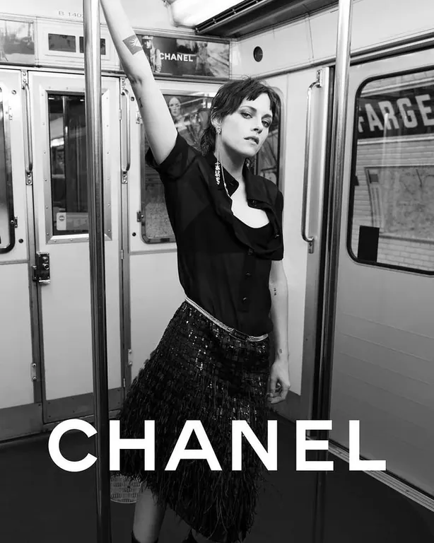 Кристен Стюарт поэкспериментировала с классикой в новой кампании Chanel