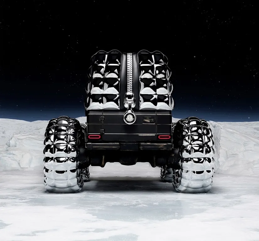 Moncler создал оригинальную "дутую" куртку для внедорожника Mercedes G-Class