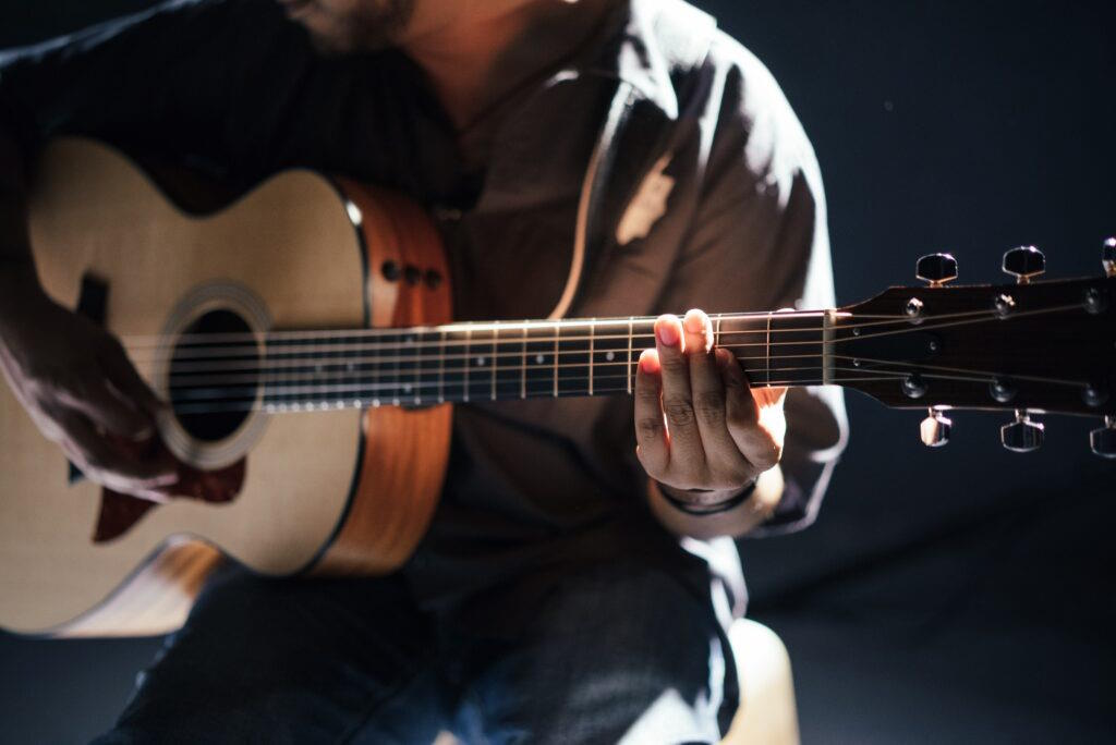 Настройка шестиструнной гитары через тюнер онлайн