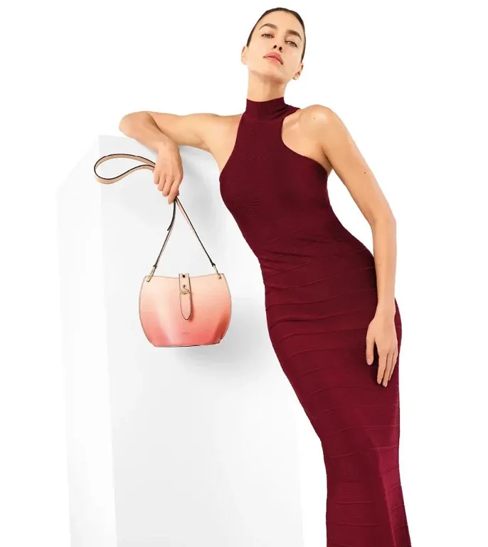 Ирина Шейк снялась в новой кампании Furla Ирина Шейк снялась в новой кампании Furla