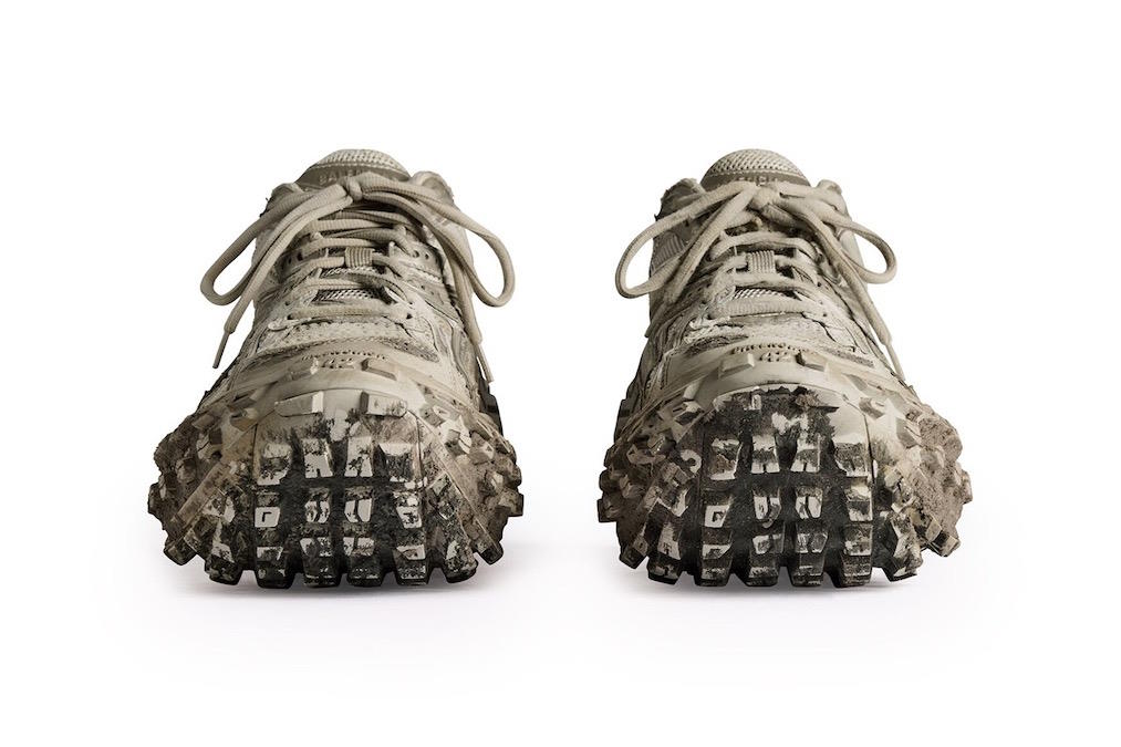 Balenciaga представила новую «изношенную» модель кроссовок за $1400
