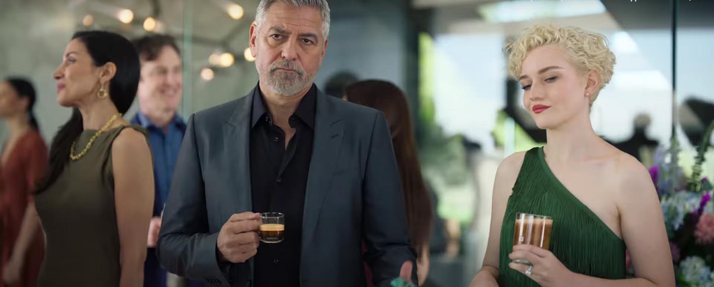 Джордж Клуни и звезда сериала Бриджертоны стали героями рекламы Nespresso