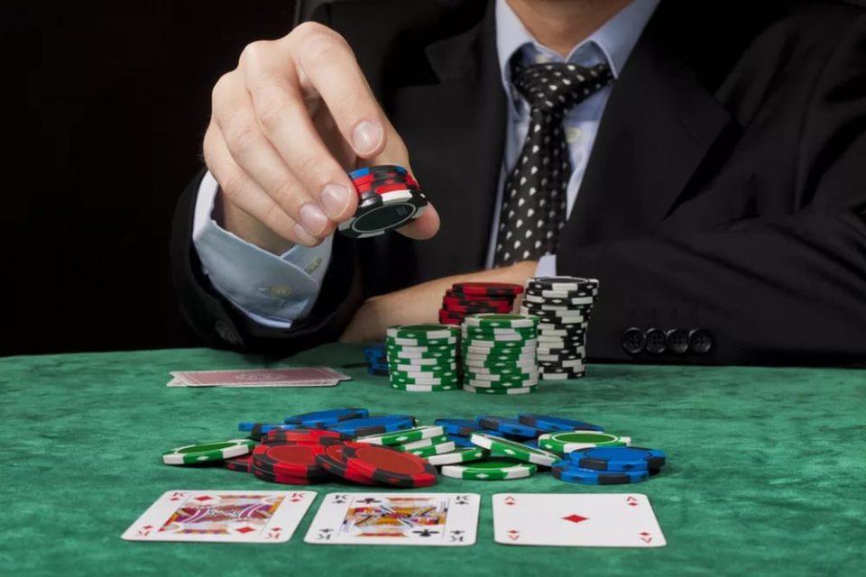 Онлайн-покер с реальными ставками: как начать играть на настоящие средства?