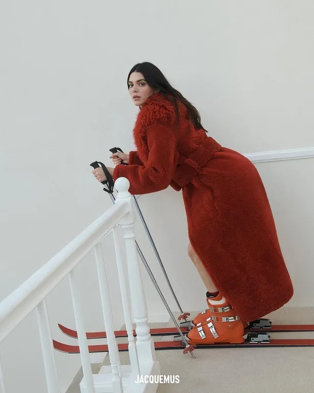 Кендалл Дженнер стала лицом рождественской кампании Jacquemus