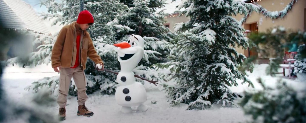 Бои снежками, Олаф и Йода: рождественский ролик Lego показал детям, что игра является их суперсилой