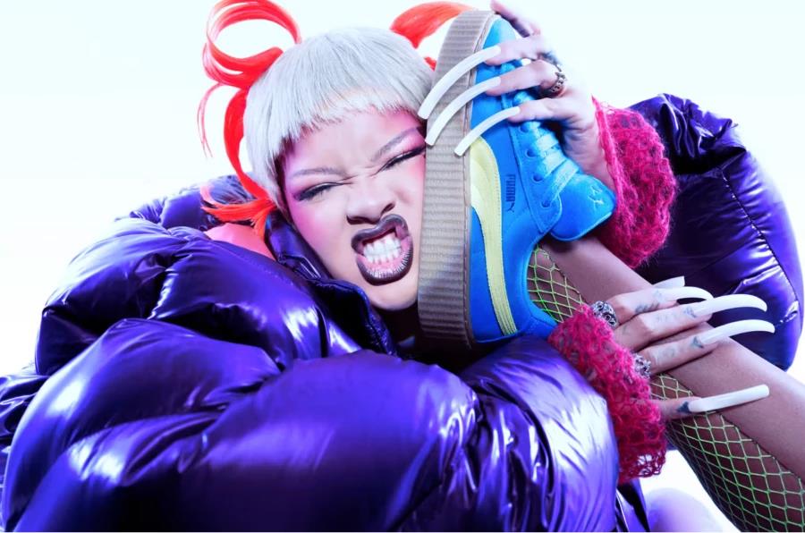 Рианна выпустила новую версию своих кроссовок Creeper, созданных в сотрудничестве с обувным брендом Puma.