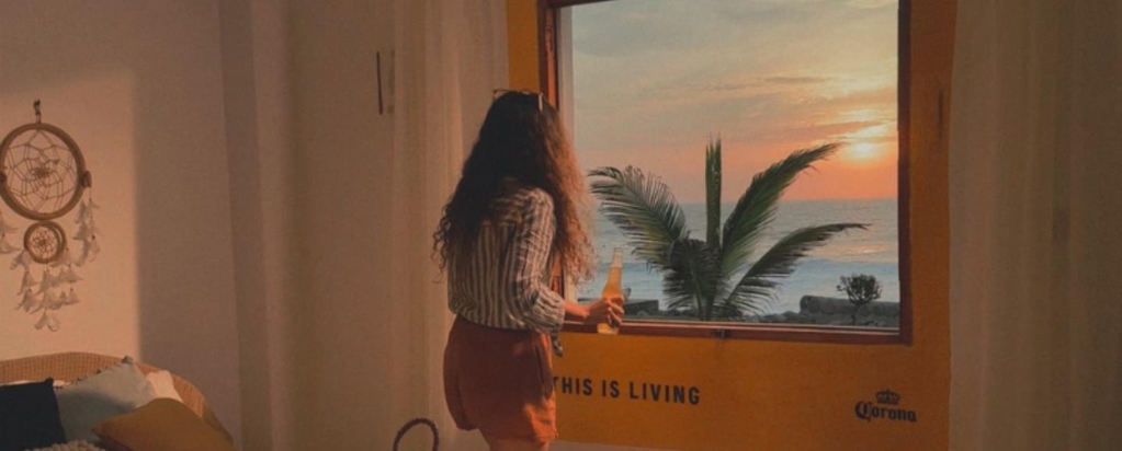 Corona превратит окна с видом на закат в свою рекламу