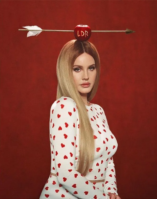 Lana del Rey стала лицом кампании SKIMS ко Дню влюбленных