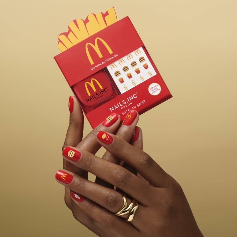 McDonald’s представил коллекцию товаров для маникюра.