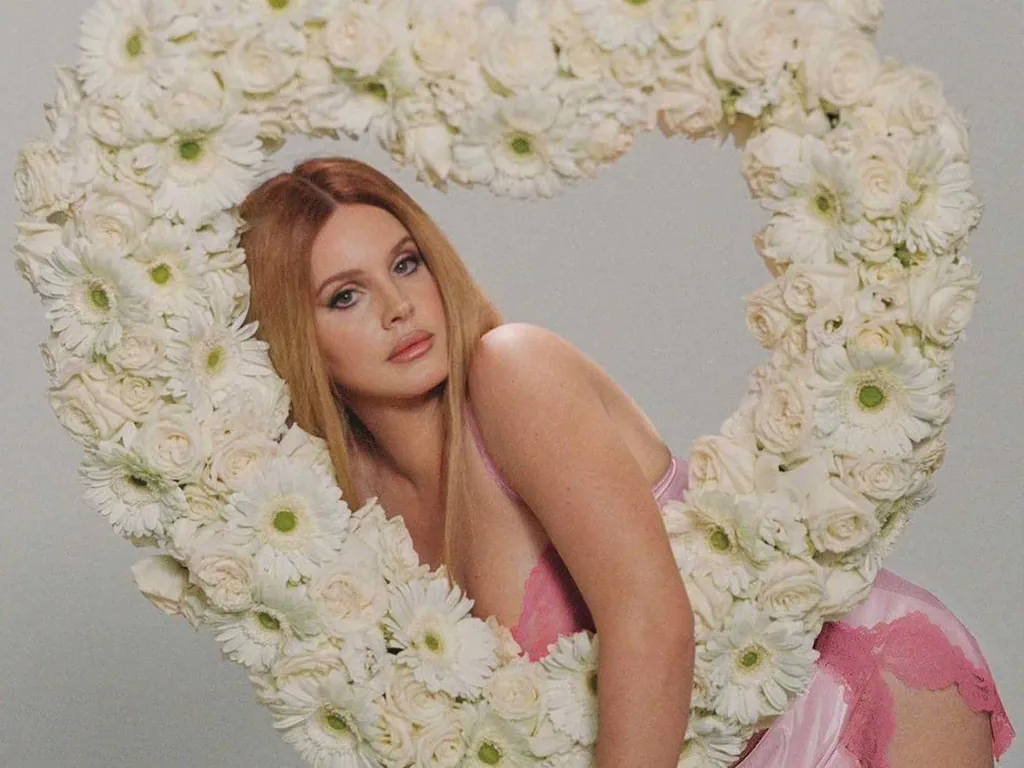 Lana del Rey стала лицом кампании SKIMS ко Дню влюбленных