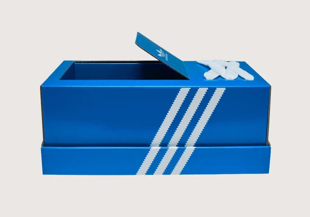 Adidas представил кроссовки в виде коробки для обуви