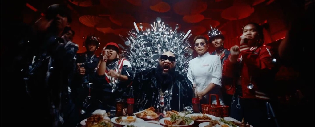 Coca-Cola выпустила музыкальный клип об эпической ночи с уличной едой Таиланда