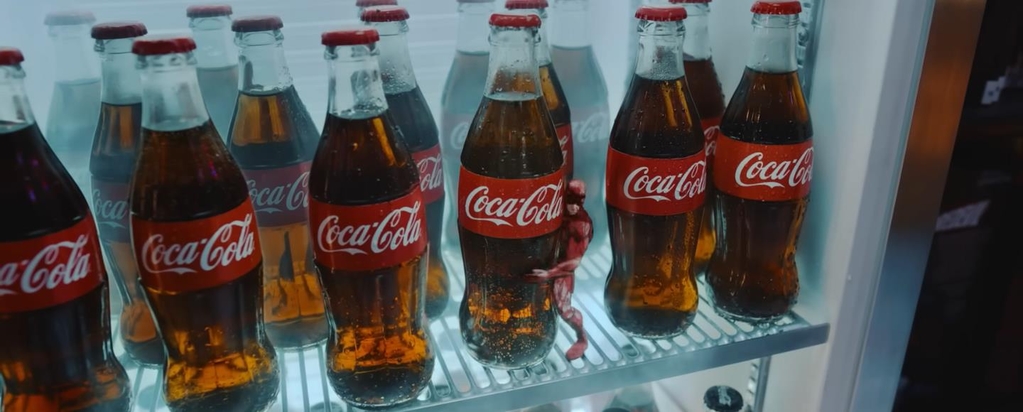 Персонажи Marvel ожили, чтобы доставить бутылку Coca-Cola